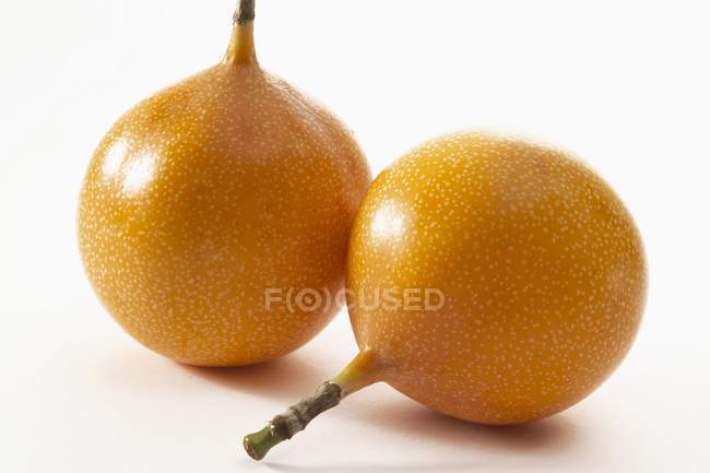 Duas granadillas amarelas — Fotografia de Stock