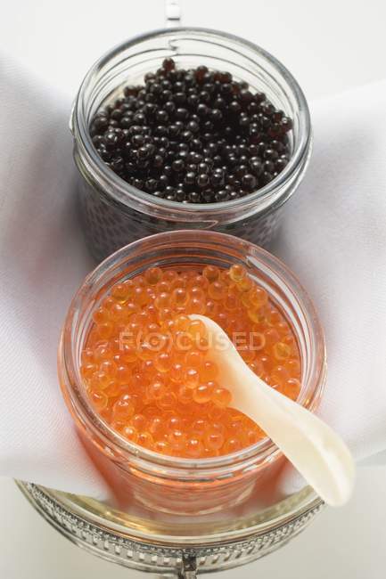 Black and red caviar in jars — Stock Photo