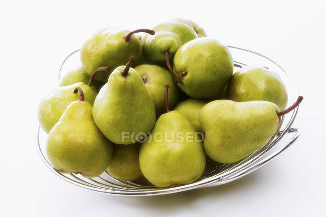 Green pears in fruit bowl — Stock Photo