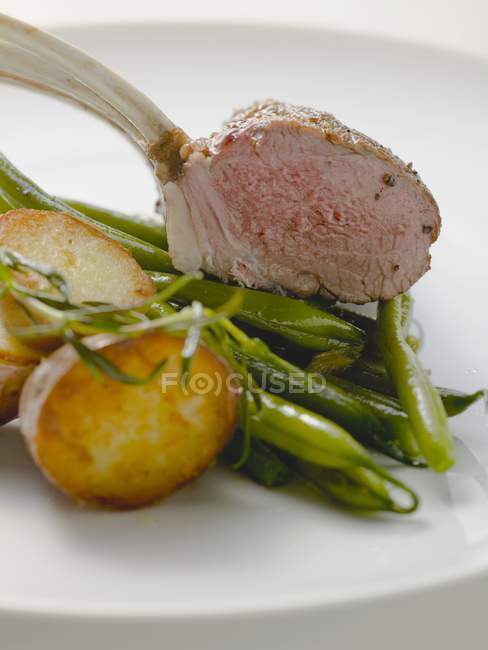 Lammstange mit Kartoffeln — Stockfoto