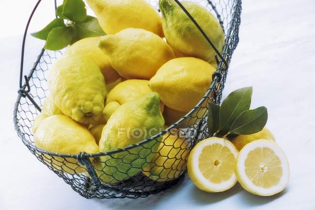 Limoni a maglia biologica — Foto stock