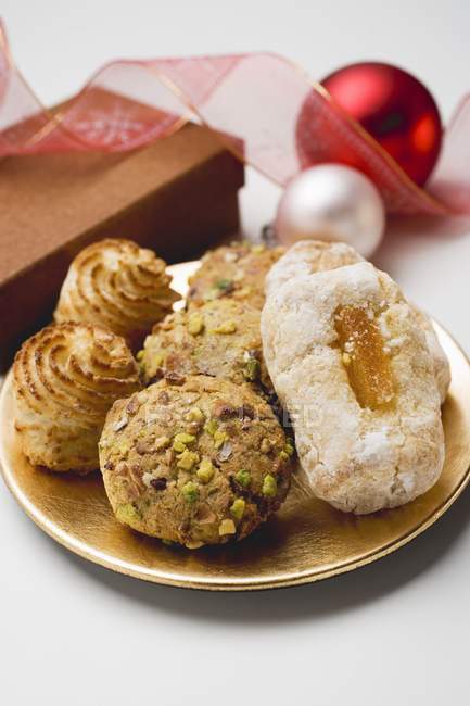 Biscuits aux amandes sur assiette — Photo de stock