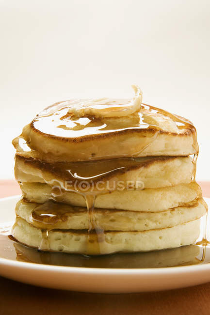 Pancakes with Maple Syrup — Stock Photo