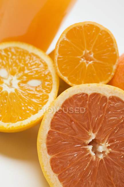 Ломтики грейпфрута и апельсинов — стоковое фото