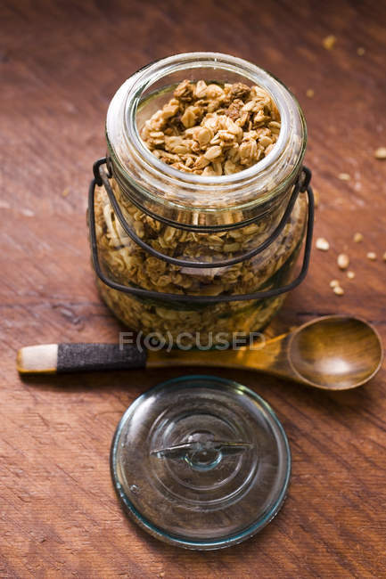 Muesli crocante em jarra — Fotografia de Stock