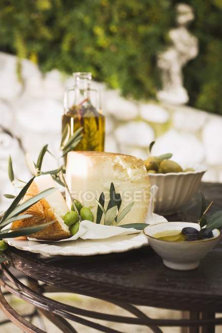 Cheese, olives and olive oil — Stock Photo