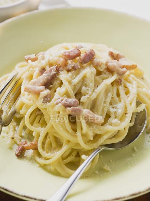 Spaghetti carbonara on plate — Stock Photo