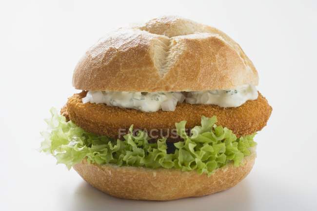 Fish roll with remoulade sauce — Stock Photo