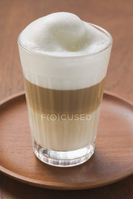 Latte macchiato in vetro — Foto stock