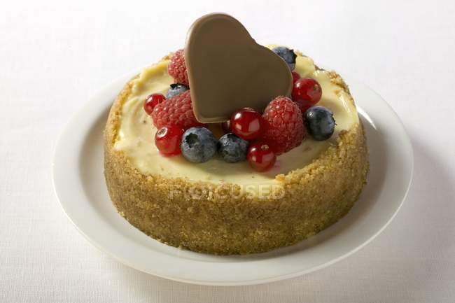 Mini-cheesecake com bagas mistas — Fotografia de Stock