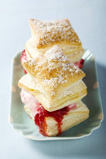 Puff pastries with raspberry — Stock Photo