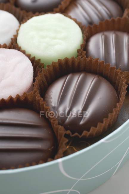 Chocolats sucrés variés — Photo de stock
