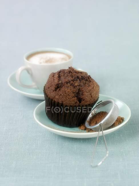 Chocolate muffin and cappuccino — Stock Photo