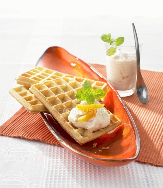 Buttermilk waffles with cream — Stock Photo