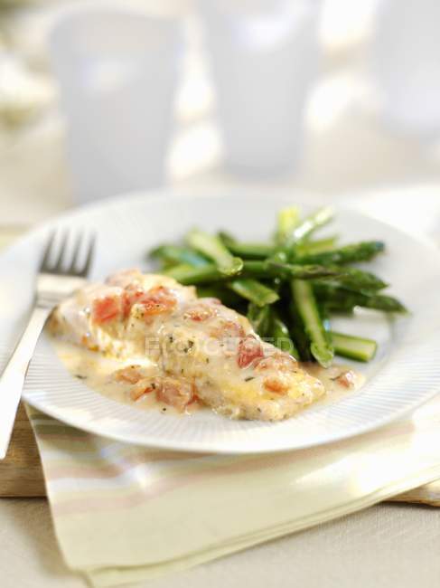 Salmon with mascarpone and asparagus — Stock Photo
