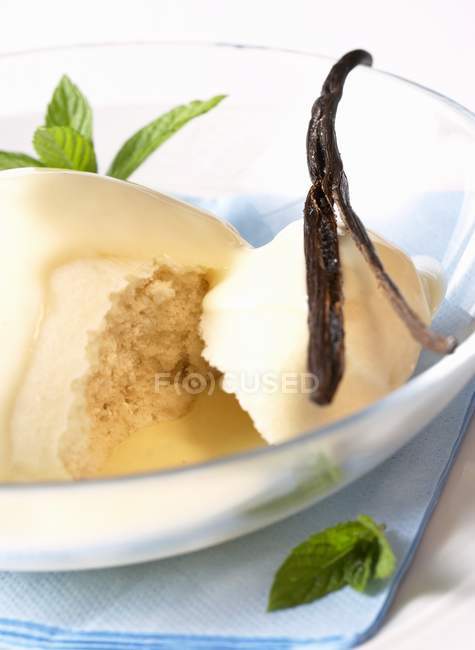 Dumpling cake Dampfnudel with custard — Stock Photo