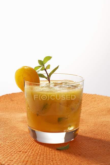 Абрикосовый коктейль мохито — стоковое фото