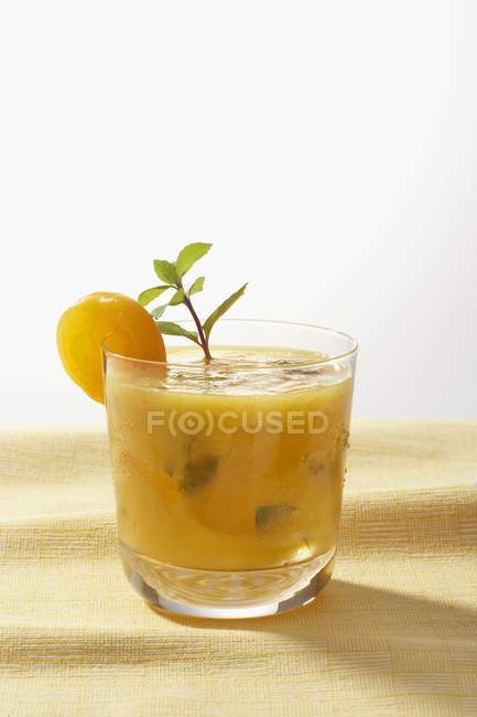 Apricot mojito cocktail — Stock Photo