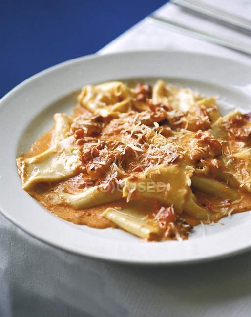 Pasta with tomato and mascarpone sauce — Stock Photo