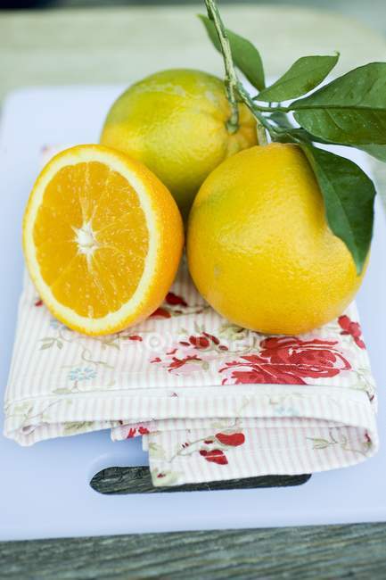 Oranges fraîches mûres — Photo de stock