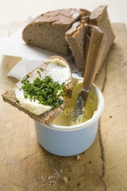Bread and chives on pot — Stock Photo