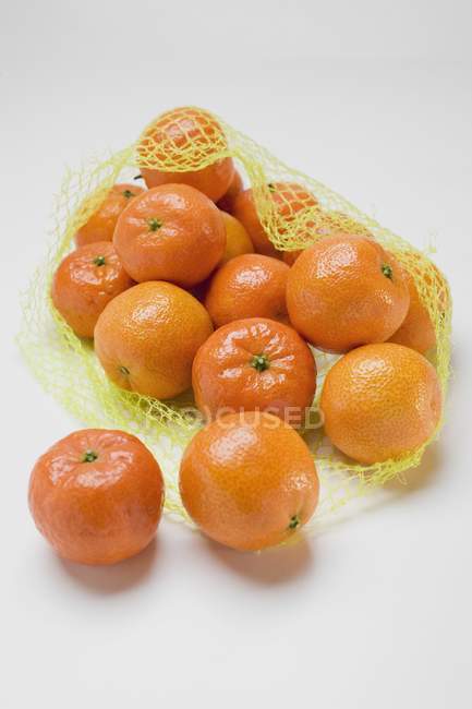 Clementinas maduras frescas na rede — Fotografia de Stock