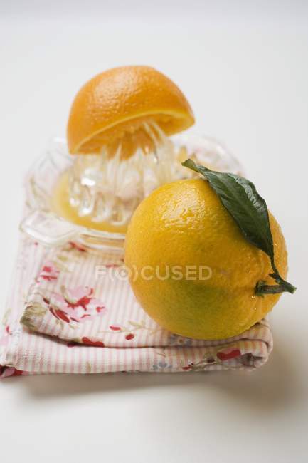 Frische reife Orangen — Stockfoto