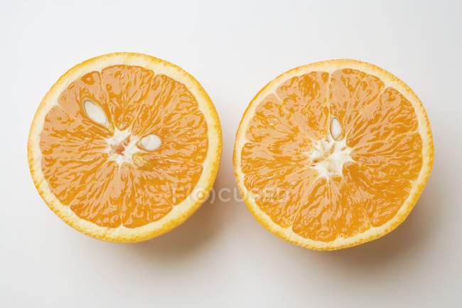 Дві половинки помаранчевий — стокове фото