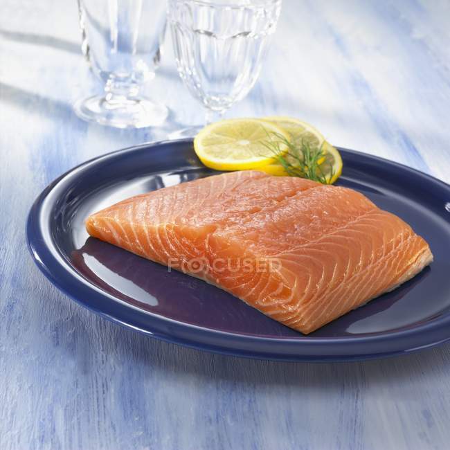Filet de saumon frais — Photo de stock