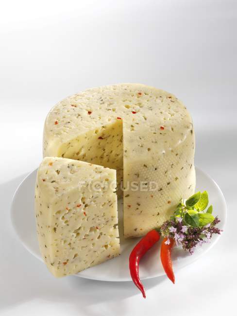 Tilsiter fromage aux herbes — Photo de stock