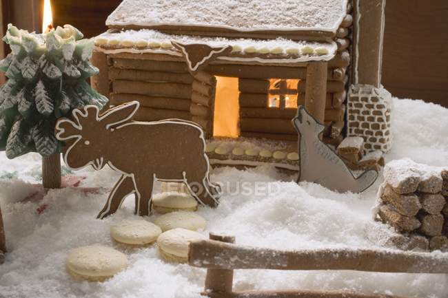Gingerbread house with animals — Stock Photo
