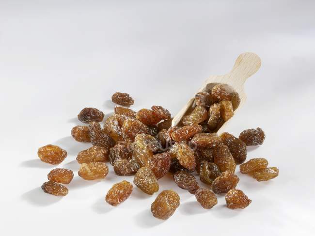 Raisins with wooden scoop — Stock Photo