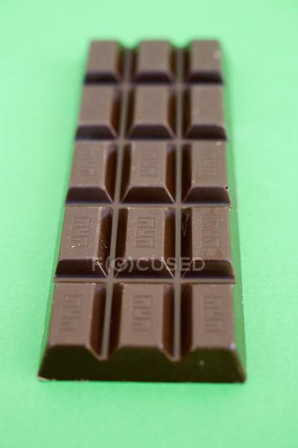 Barre de chocolat noir — Photo de stock