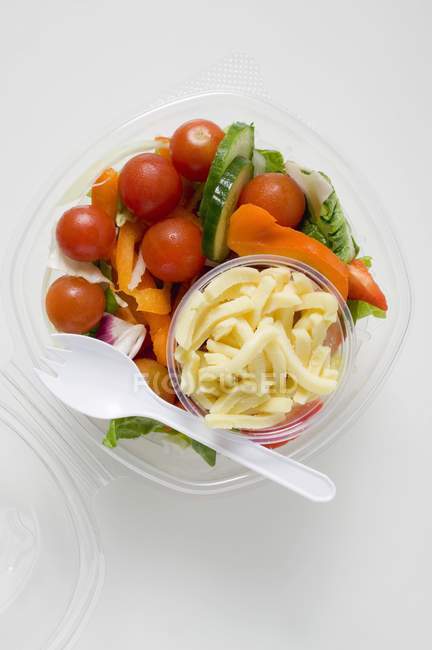 Salada com queijo ralado — Fotografia de Stock
