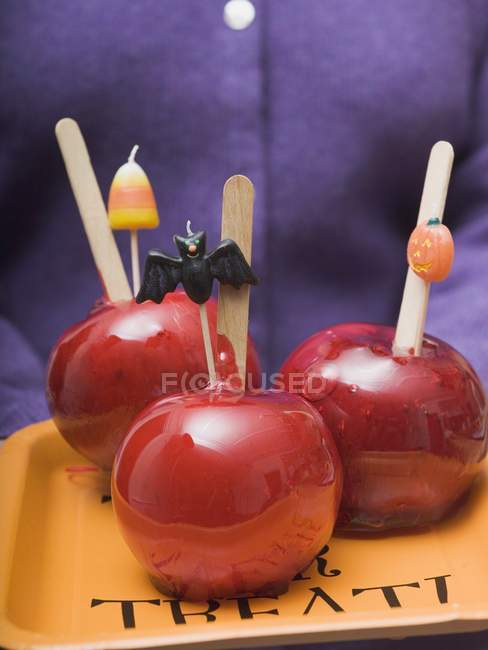 Tray of toffee apples for Halloween — Stock Photo