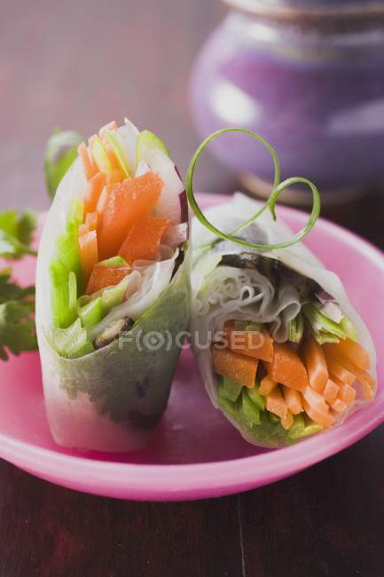 Vietnamese spring rolls of rice paper — Stock Photo