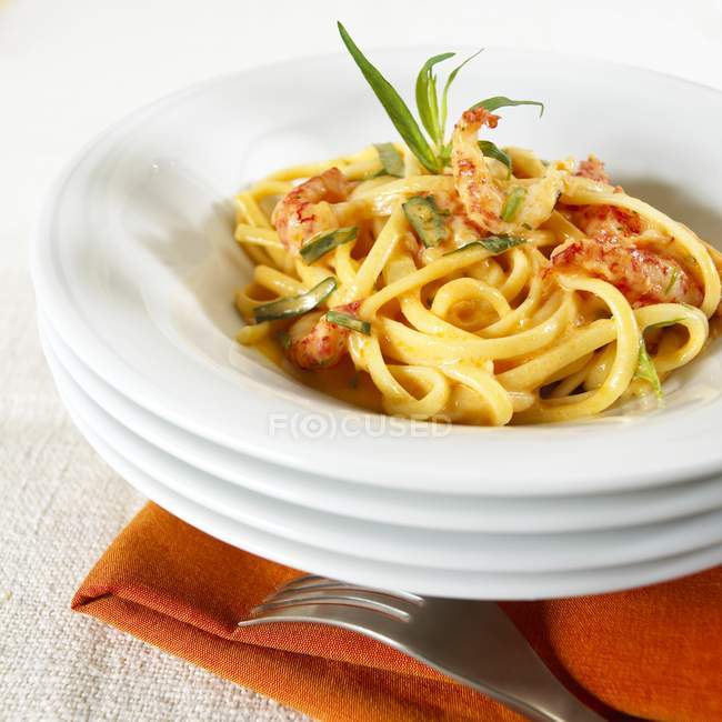 Linguine Pasta mit Garnelen — Stockfoto