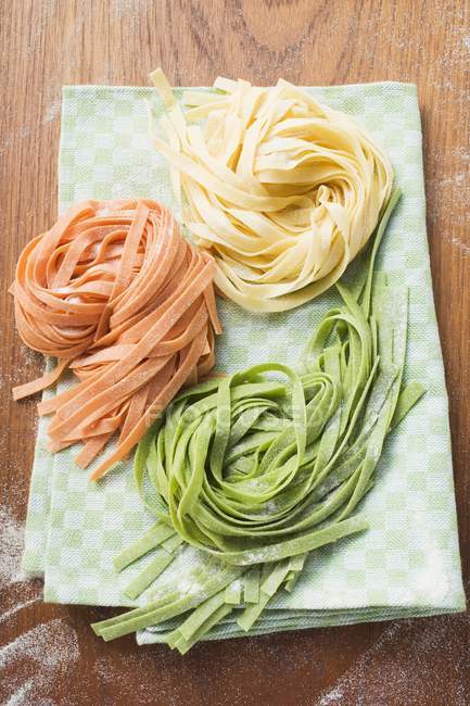 Green, red and white ribbon pasta — Stock Photo