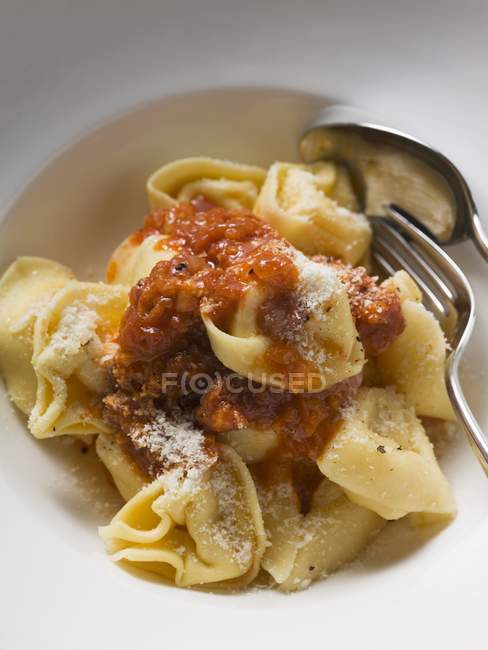 Tortellini pasta with mince sauce — Stock Photo