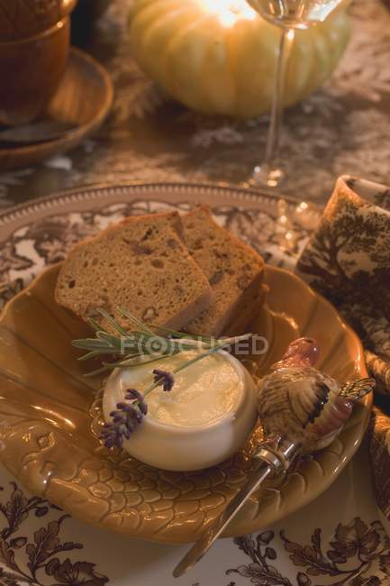Place-setting with bread and butter for Thanksgiving on brown plate — Stock Photo
