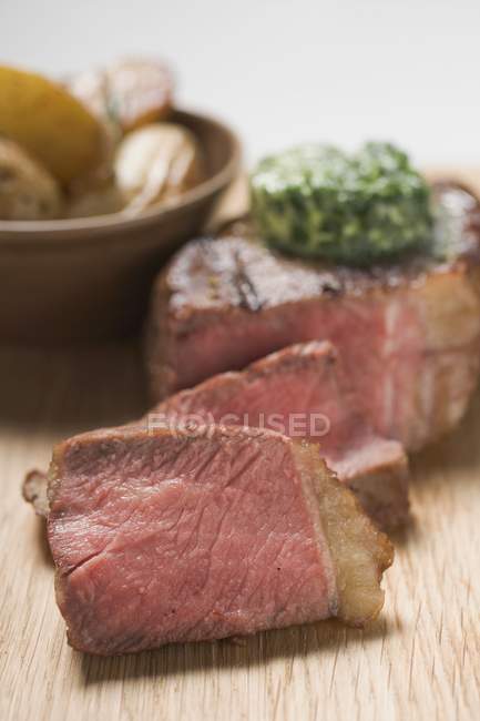 Steak de boeuf au beurre — Photo de stock