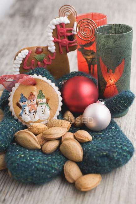 Gingerbread tree ornaments — Stock Photo