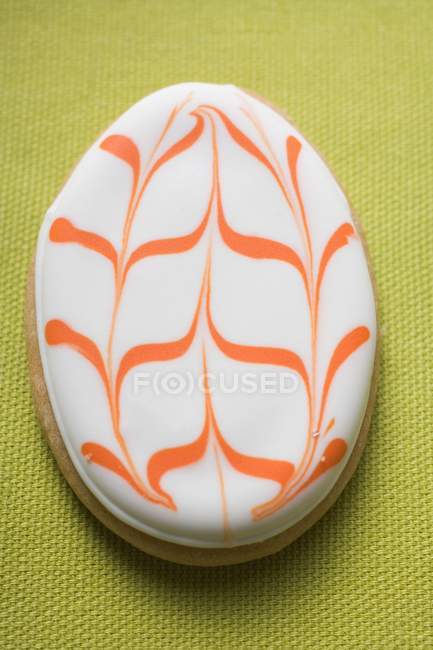 Galleta en forma de huevo de Pascua - foto de stock