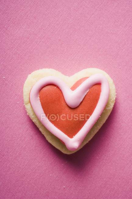 Biscoito gelado em forma de coração — Fotografia de Stock