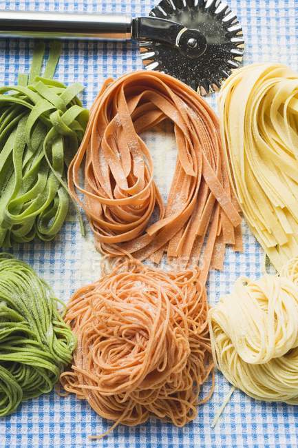 Паста из ленты и спагетти — стоковое фото