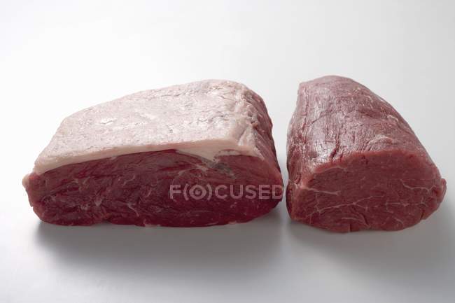 Costela fresca e filé de carne de bovino — Fotografia de Stock