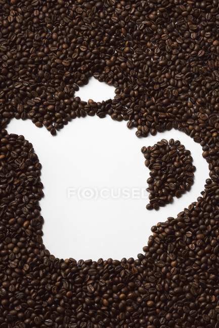 Granos de café en forma de olla - foto de stock