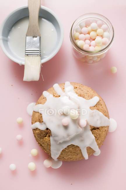 Cake decorated with glace icing — Stock Photo