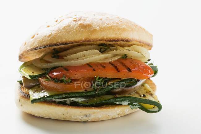Grilled vegetable burger — Stock Photo