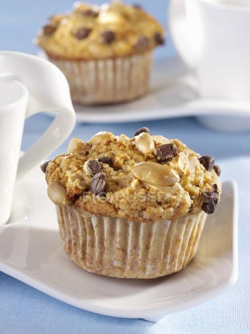 Muffins de amendoim e chocolate — Fotografia de Stock